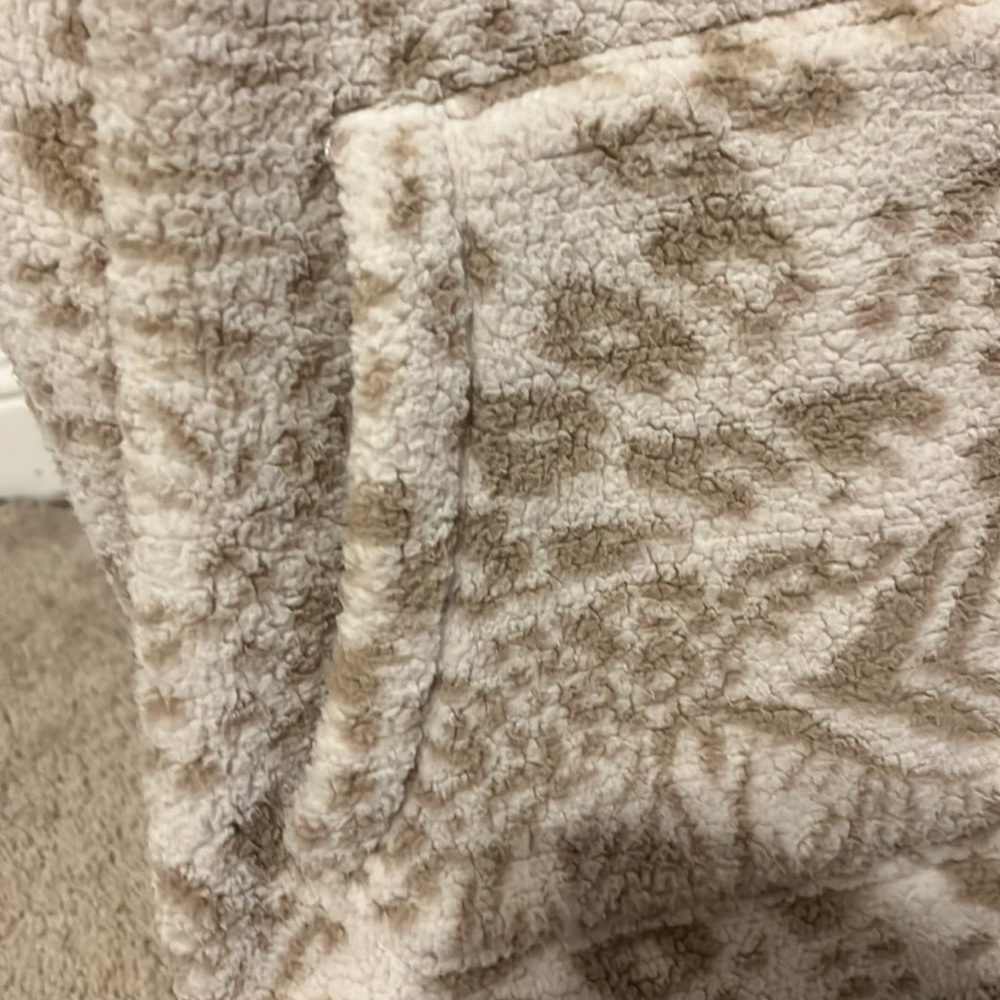 NWOT American Eagle Sweatshirt - Picture 4 of 5